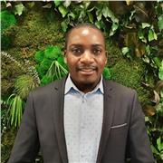 Professeur de mathématiques aux élèves de niveau collège et lycée depuis 9 ans